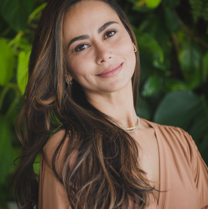 Dione Lins, Diretora Executiva